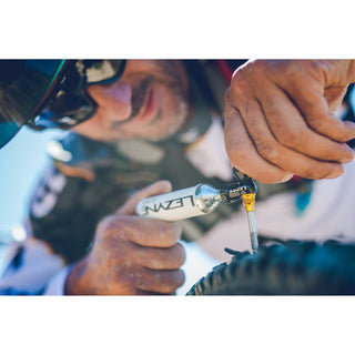 Lezyne Tubeless CO2 Blaster w/ Cartridges- Black/Gold