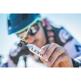 Lezyne Tubeless CO2 Blaster w/ Cartridges- Black/Gold